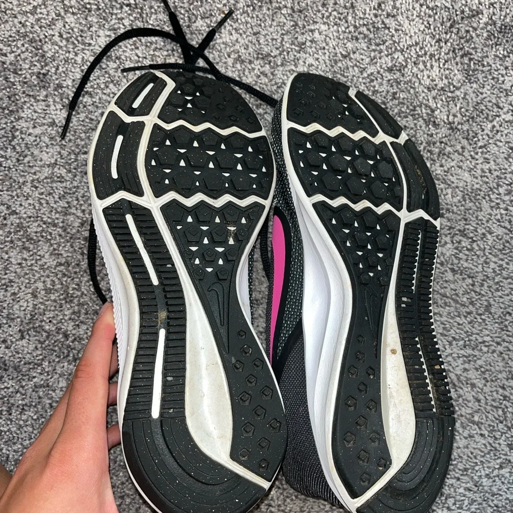 Nike Black and Pink Athletic Shoes with Mesh Design - Picture 5 of 8